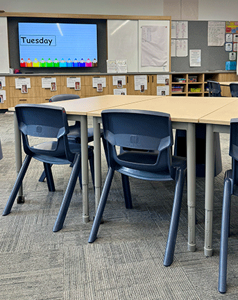 tnl table postura chairs 2