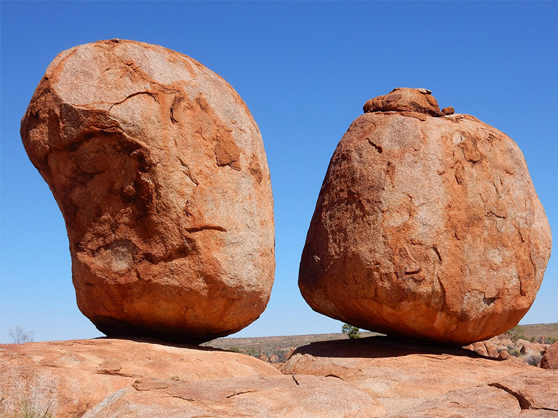 Karlu translates to “round boulders”